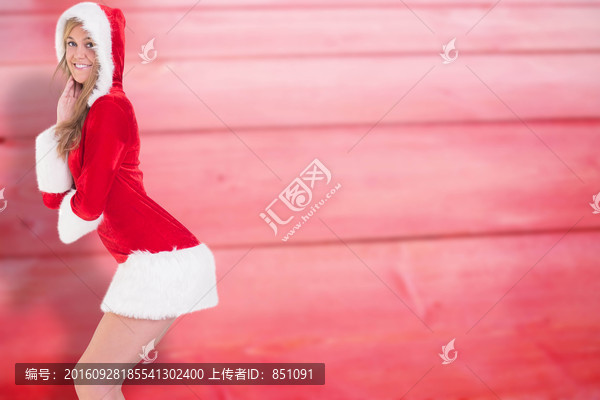 女人穿著圣誕裝微笑的復合形象