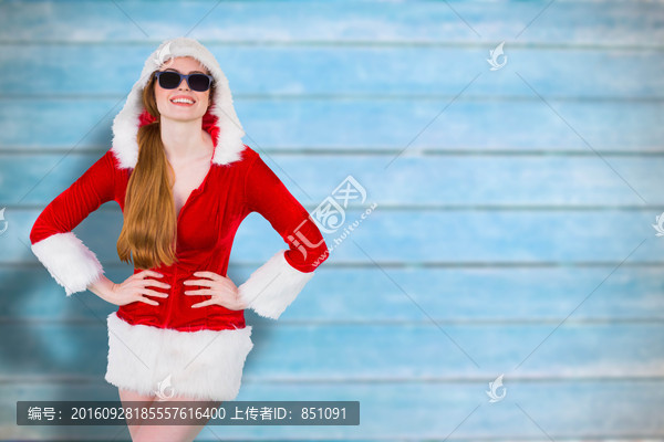 女人穿著圣誕裝的復合形象