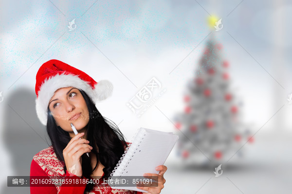 女人拿著筆記本思考的復(fù)合形象
