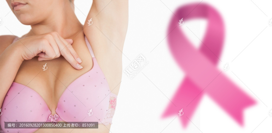 婦女進(jìn)行自我乳房檢查