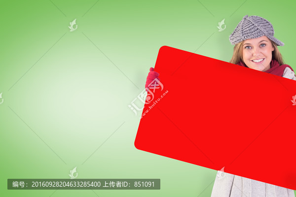 女人拿著裝飾卡的復(fù)合形象