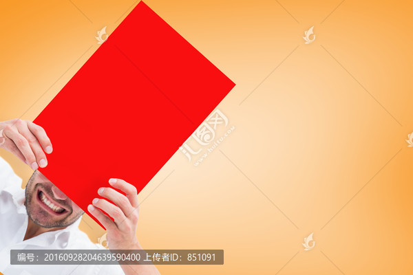 女人拿著裝飾卡的復(fù)合形象