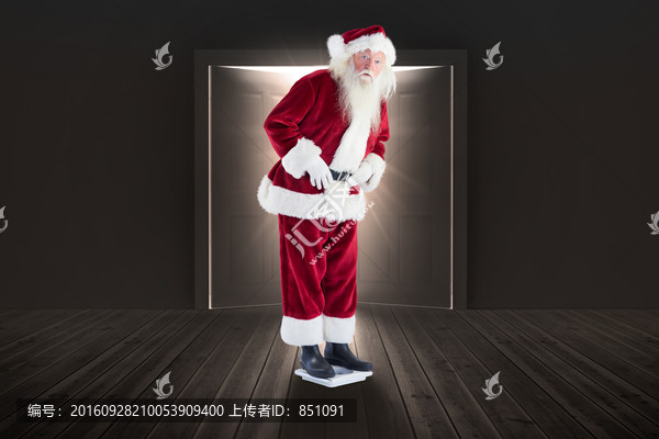 圣誕老人看著鏡頭的復(fù)合形象