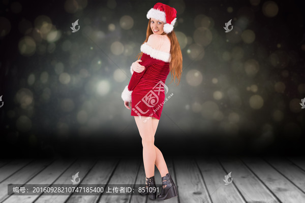 女人穿著圣誕裝的復(fù)合形象