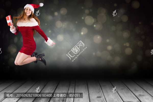 女人穿著圣誕裝的復(fù)合形象