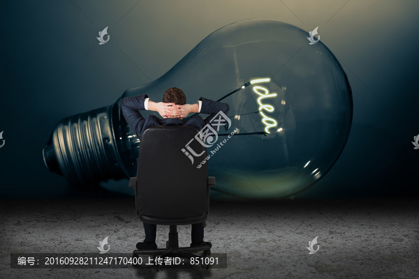 商人背對著鏡頭的復合形象