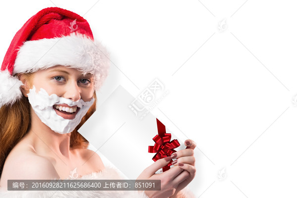 女人微笑著拿著禮物的復(fù)合形象