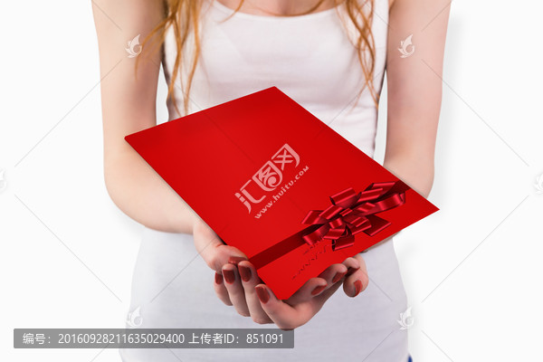 女人拿著裝飾卡的復(fù)合形象