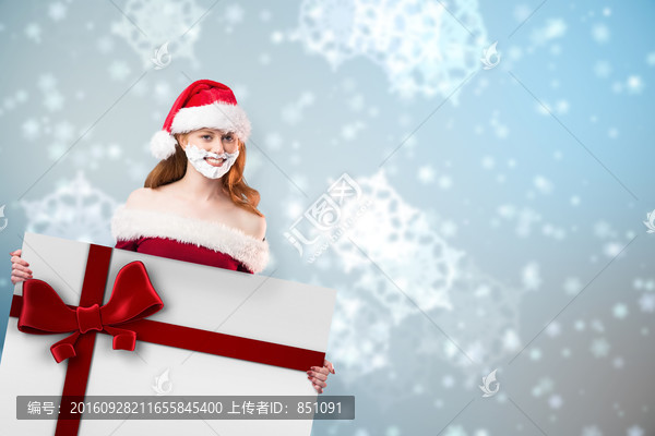 女人微笑著拿著裝飾卡的復(fù)合形象