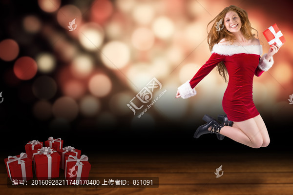 女人跳起來歡呼的復合形象