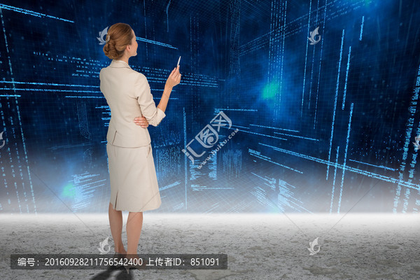 女人背對著鏡頭的復(fù)合形象