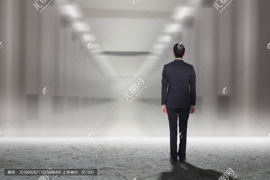 商人背對著鏡頭的復合形象