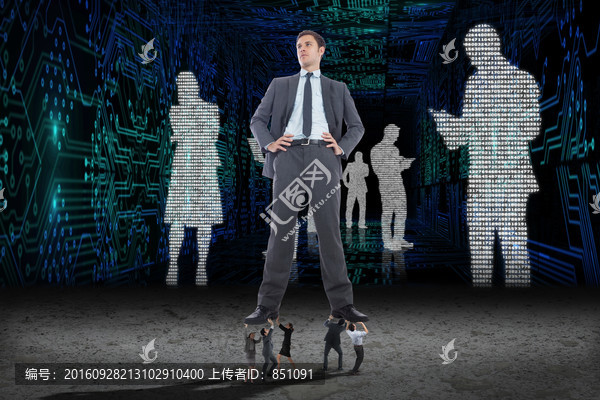 商務(wù)人士抬著老板的復(fù)合形象