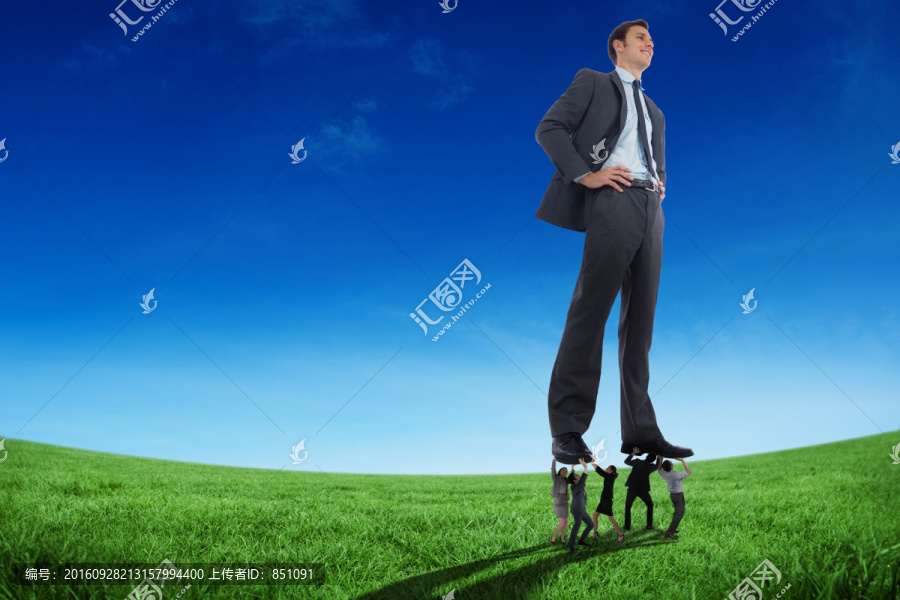 商業(yè)團(tuán)隊(duì)抬著老板的復(fù)合形象
