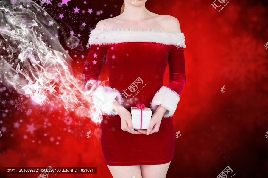 女人穿著圣誕裝拿禮物的復(fù)合形象