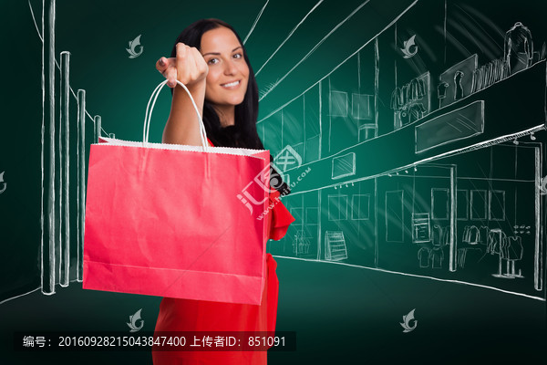 女人拎著購物袋的復(fù)合形象