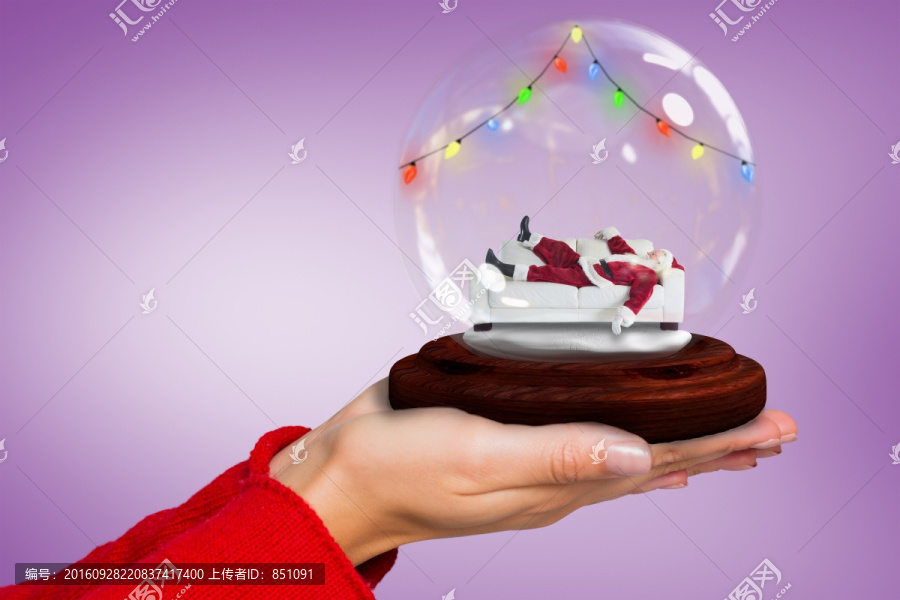 手抱著圣誕老人的復合形象