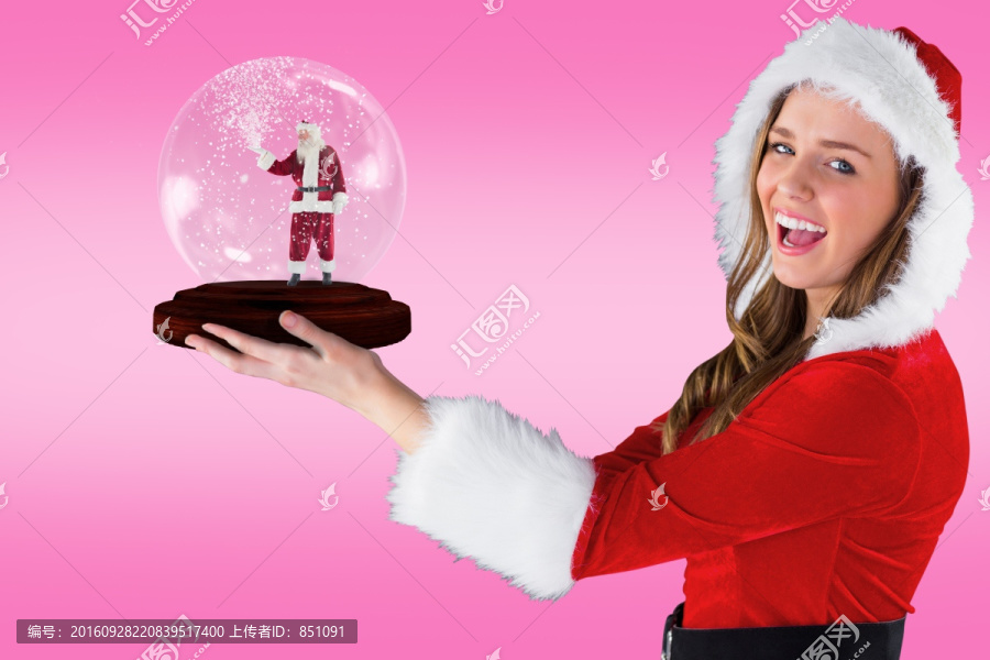 性感的圣誕女孩抱雪球的復(fù)合形象
