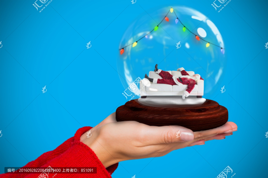 手抱著圣誕老人的復(fù)合形象