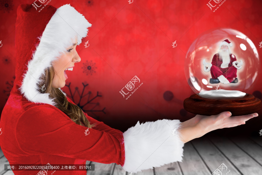 性感的圣誕女孩抱雪球的復(fù)合形象