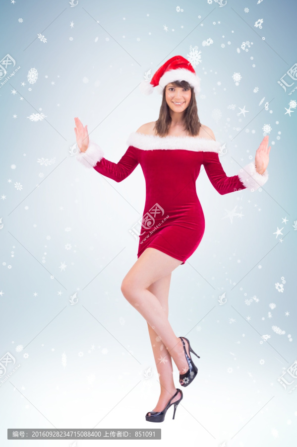 女人微笑著看著鏡頭的復合形象