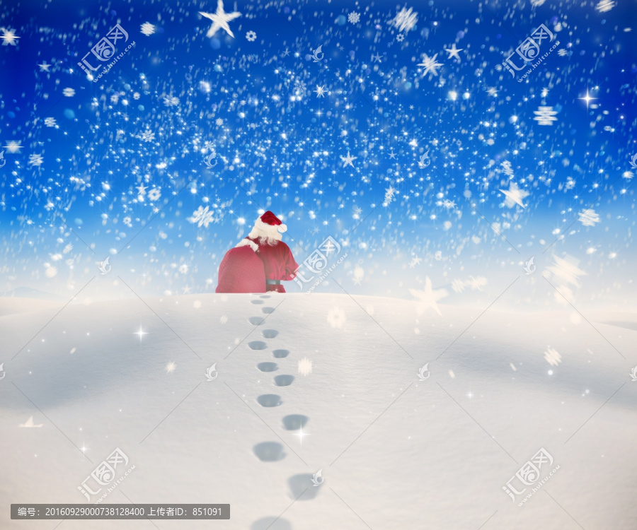 圣誕老人在雪地里行走的復(fù)合形象