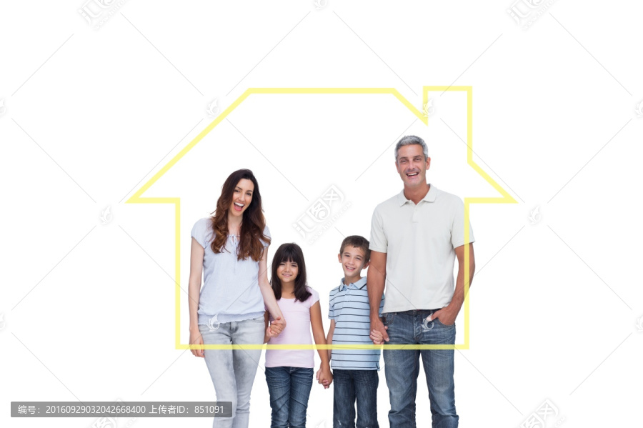 一家人微笑著看著鏡頭的復(fù)合形象