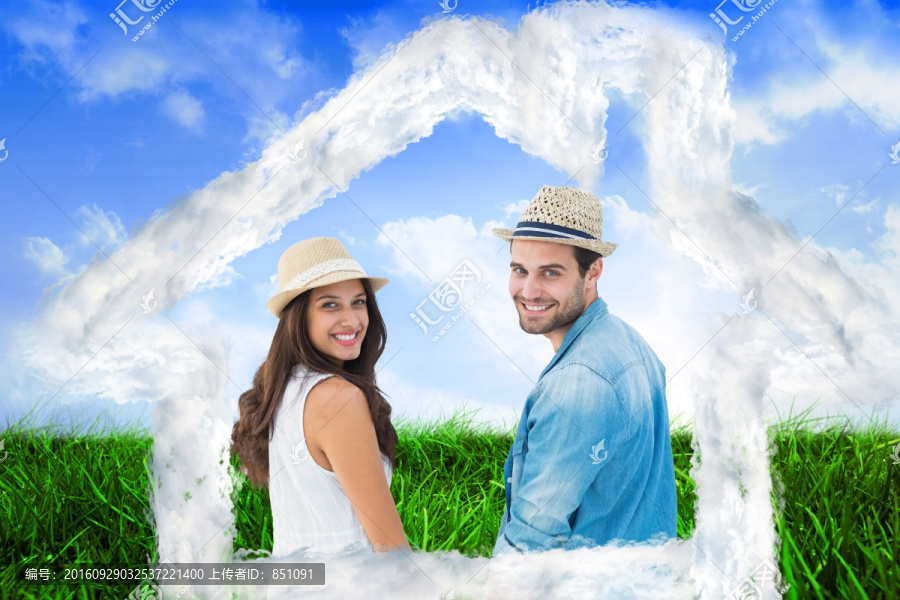 夫婦微笑著看著鏡頭的復(fù)合形象