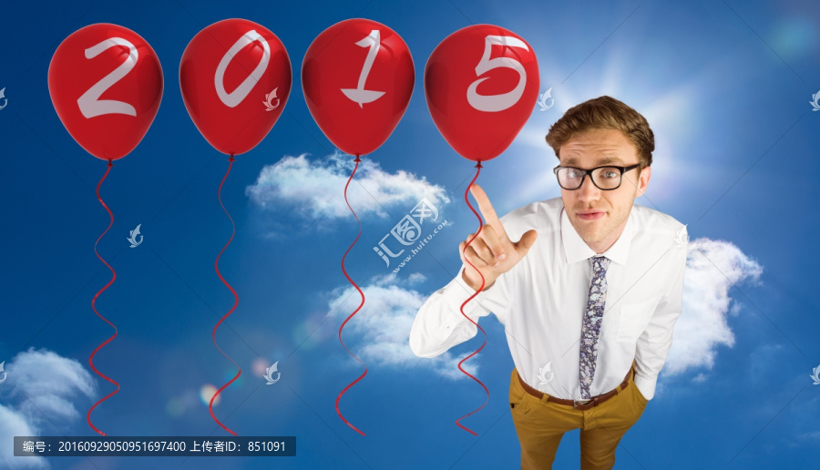 男人戴著眼鏡指著前方的復(fù)合形象