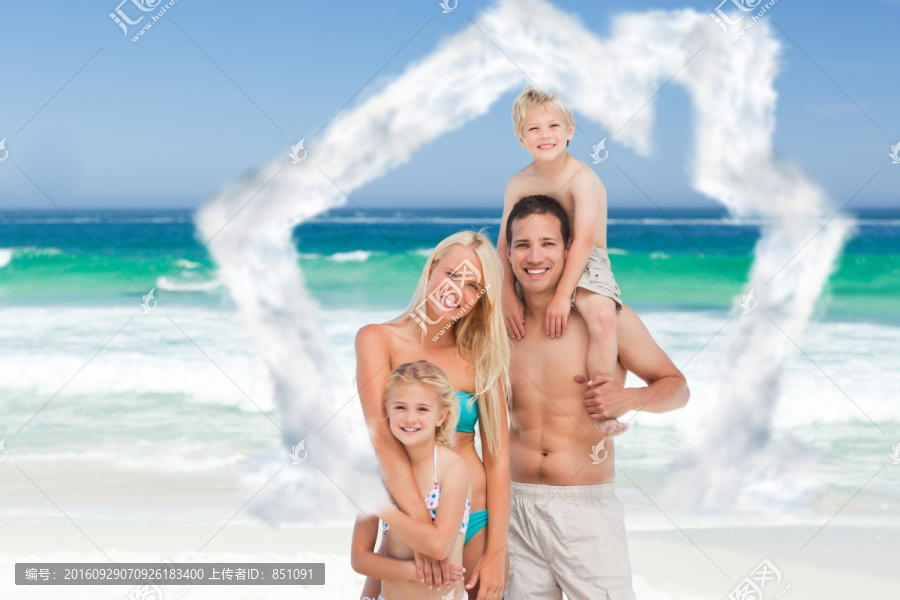 一家人在海边游玩的复合形象