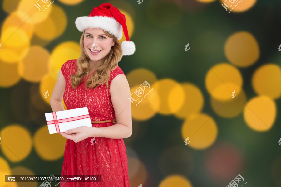 金發(fā)女郎舉行圣誕禮物的復合形象
