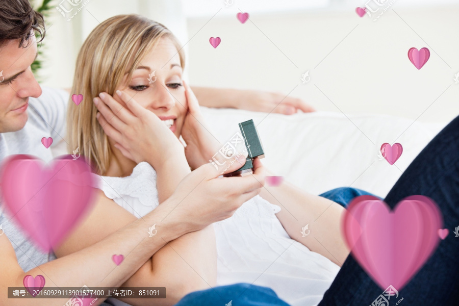 男人向女人求婚的復(fù)合形象