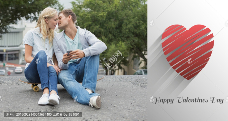 夫婦坐著親吻的復(fù)合形象