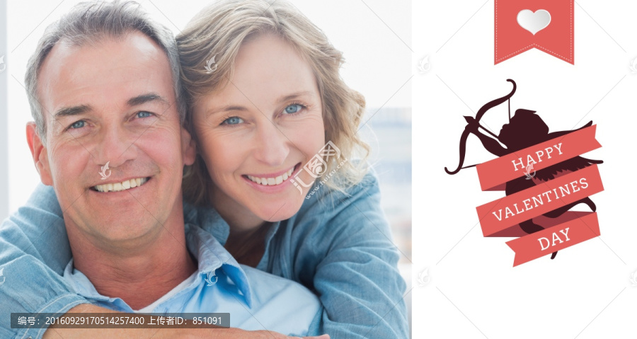 夫婦微笑著看著鏡頭的復(fù)合形象