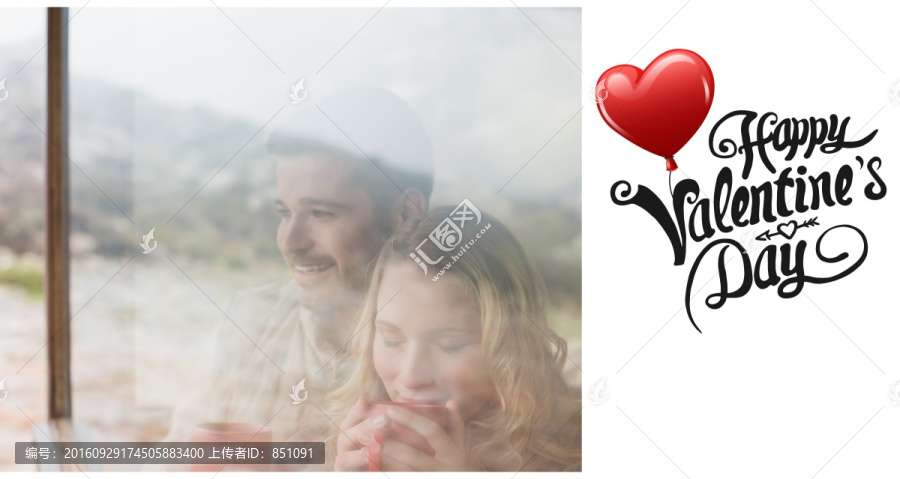 夫婦微笑著看著窗外的復(fù)合形象