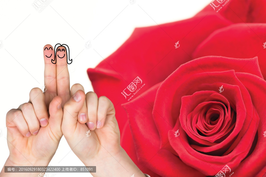 手指交叉像一對(duì)夫婦
