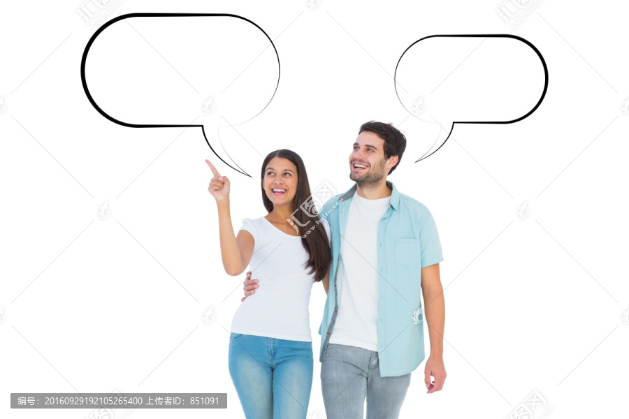 夫婦微笑著看著前方的復(fù)合形象