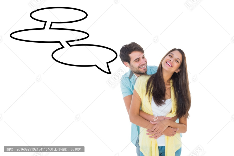 夫婦微笑著相擁的復合形象