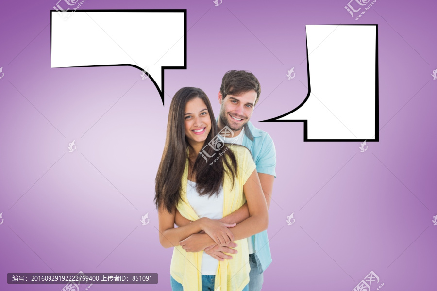 夫婦微笑著看著前方的復(fù)合形象