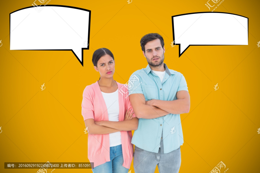夫婦嚴(yán)肅的看著鏡頭的復(fù)合形象