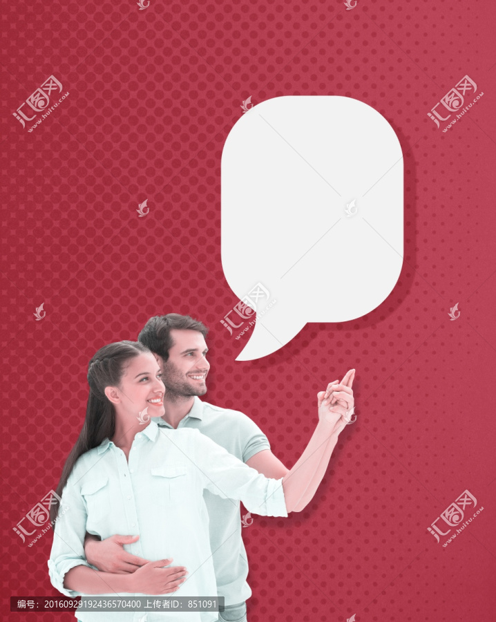 夫婦微笑著看著前方的復(fù)合形象