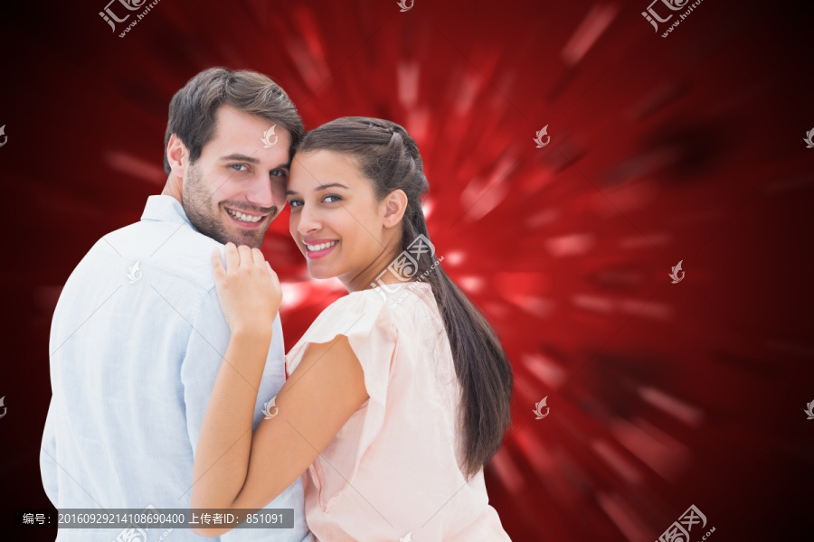 夫婦微笑著看著鏡頭的復(fù)合形象