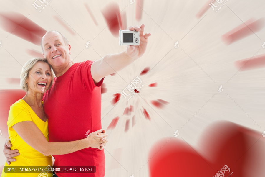 在自拍的夫婦