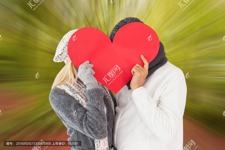 夫婦拿著愛心的復(fù)合形象