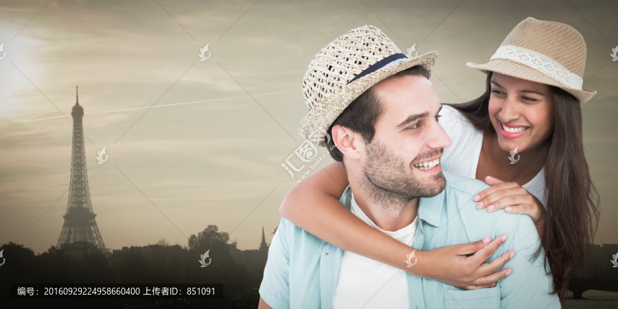 男人微笑著背著女人的復合形象