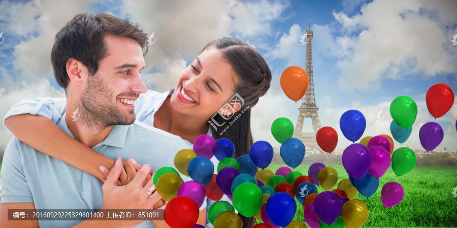 夫婦微笑著看著對方的復(fù)合形象