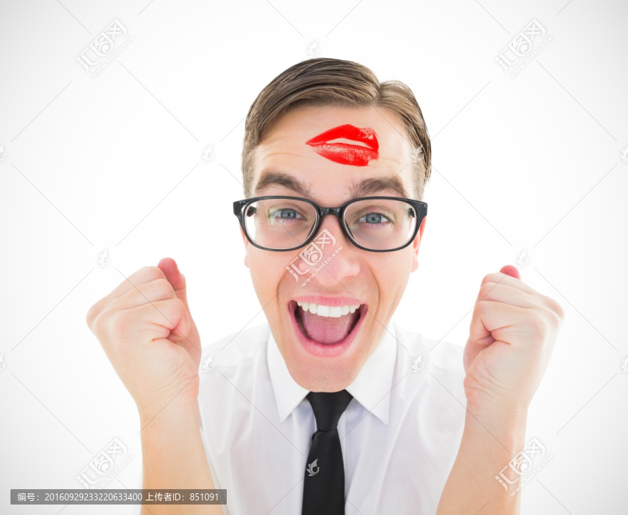 男人戴著眼鏡大笑著的復(fù)合形象