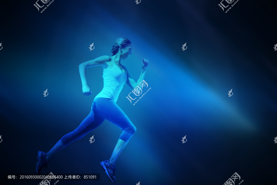 金發(fā)美女慢跑