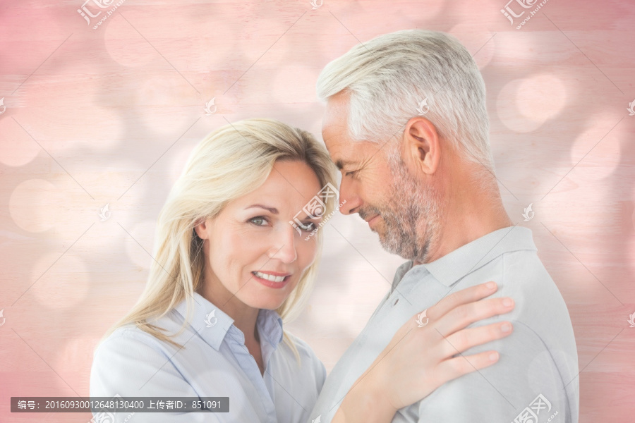男人微笑著看著女人的復(fù)合形象
