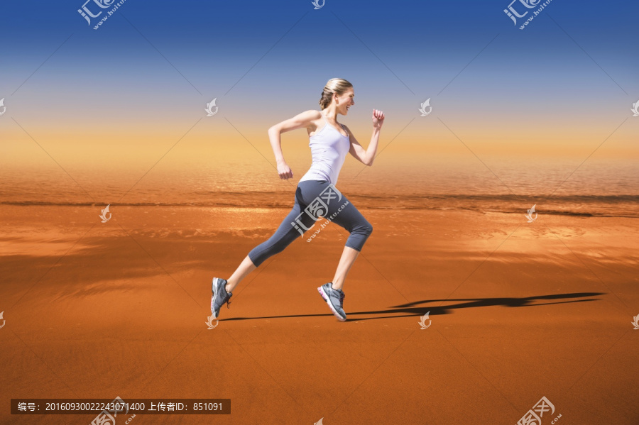 金發(fā)美女慢跑中
